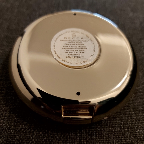 Becca Silver Compact - Picture 3 of 3